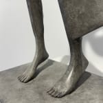 promise new contemporary sculpture of Isabel Miramonte bronze sculpture woman sculpture mother sculpture a woman in the wind in front of a sea Art Yi gallery Brussels art gallery Best Friends Ever twee meisjes sculptuur van Hedwige Leroux hedendaagse bronzen sculptuur danseres vrouw sculptuur twee meisjes zussen in een groene en blauwe jurk nemen samen een selfie met de telefoon