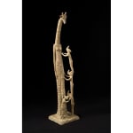 De reuzin of Gulliver giraf en jachthond beeldhouwkunst sophie verger hedendaags bronzen dierenbeeld kantoorkunst huisdecor kunst yi brusselse kunstgalerij