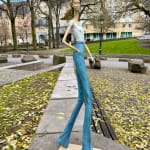 Montmartre contemporary woman sculpture paris girl sculpture Hedwige Leroux bronze sculpture contemporary woman sculpture city girl sculpture are Art Yi gallery Brussels art gallery