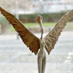 Coup de vent hedwige leroux ailée sculpture contemporaine bronze art belle et fine femme nue ou ange aux ailes volantes art yi art gallery bruxelles