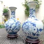 一對清代青花牡丹蝴蝶紋天花瓶（雍正下款）蔡小芳當代陶瓷藝術亞洲陶瓷藝術亞洲瓷器藝術藍瓷花瓶藍瓷花瓶藝術收藏 藝藝畫廊 布魯塞爾美術館