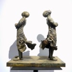 cirkel lieven d'haese hedendaagse bronzen sculptuur van twee jongens staand in de wind kindersculptuur kinderdroom Art Yi kunstgalerie in brussel