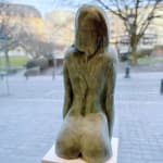 La façon dont je grandis Marc de Corte sculpture femme nageuse sculpture nageuse sculpture fille nageuse sculpture sculpture de jardin sculpture en bronze sculpture contemporaine Galerie Art Yi Galerie d'art de Bruxelles