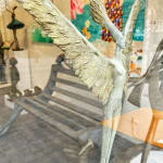 Coup de vent hedwige leroux ailée sculpture contemporaine bronze art belle et fine femme nue ou ange aux ailes volantes art yi art gallery bruxelles
