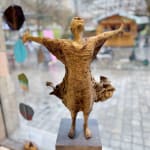 IIXV lieven d'haese hedendaagse bronzen sculptuur een jongen die zijn arm tegen de wind opent om een ​​nieuw avontuur te omarmen kindersculptuur kinderdroom beeldentuin beeldentuin kunstontwerp Art Yi kunstgalerie in brussel