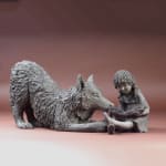 De hondenschool in brons schattig meisje zit samen met haar hond sculptuur hond collectie hedendaagse bronzen dierensculptuur sophie verger art yi kunstgalerij brussel
