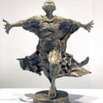 IIXV lieven d'haese hedendaags bronzen beeld een jongen die zijn arm opent tegen de wind om een nieuw avontuur te omarmen kinderbeeldhouwwerk kinderdroombeeldhouwwerk Art Yi kunstgalerie in brussel