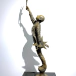 Cueillir les étoiles lieven d'haese sculpture en bronze contemporaine un garçon tenant une étoile à la sculpture du ciel Art Yi enfant sculpture rêve d'enfance galerie d'art à bruxelles