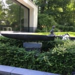 Roi de Kingabwa sculpture monumentale en bronze de bateau de Lieven D'Haese pour l'eau pour sculpture de jardin sculpture contemporaine à la galerie Art Yi à Bruxelles