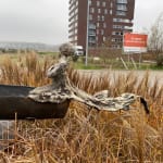 Monumentale bronzen bootsculptuur van Lieven D'Haese voor watertuinsculptuur, hedendaagse beeldhouwkunst in de Art Yi-galerij in Brussel.
