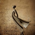 promise new contemporary sculpture of Isabel Miramonte bronze sculpture woman sculpture mother sculpture a woman in the wind in front of a sea Art Yi gallery Brussels art gallery