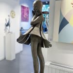 Ange passe Isabel Miramontes sculpture de danseuse sculpture monumentale sculpture de jardin sculpture contemporaine en bronze une belle fille surprise de sa robe soufflée par le vent Galerie Art Yi Galerie d'art de Bruxelles