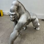 simia gorille animal sculpture contemporaine jardin sculpture art métal de Jean-Paul KALA galerie d'art contemporain bruxelles art yi