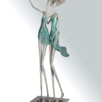 Best Friends Ever two girls sculpture of Hedwige Leroux contemporary bronze sculpture dancer woman sculpture two girls sisters in a green and blue dress taking a selfy with telephone together at Art Yi gallery in Brussels
