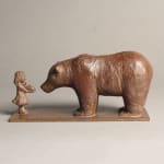 L'offrande mignon enfant et adorable animal ours sculpture contemporaine en bronze sophie verger Art Yi galerie Galerie d'art bruxelles