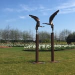 Unsere soziale Distanz Marc de Corte Skulptur einer tanzenden Frau Skulptur eines Paares Skulptur eines tanzenden Paares Skulptur eines Mädchens Skulptur eines nackten Menschen Gartenskulptur Bronzeskulptur zeitgenössische Skulptur Art Yi-Galerie Brüsseler Kunstgalerie