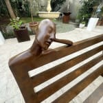 Daydream banksculptuur Isabel Miramontes monumentaal bronzen sculptuur voor tuinsculptuur tuinontwerp tuinkunst exterieurontwerp in Hotel Barsey by Warwick in Brussel Art Yi-galerij Kunstgalerij Brussel