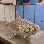 haaiensculptuur sharky hedendaagse vissculptuur akanda jean paul kala aluminium kunst hedendaagse beeldhouwkunst Art Yi-galerij Kunstgalerij Brussel
