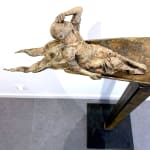 presque l'heure du dîner lieven d'haese sculpture contemporaine en bronze sculpture de bateau sculpture d'enfant rêve d'enfance Art Yi galerie d'art à bruxelles