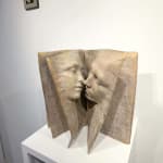 Scultura libro bacio scultura coppia amore scultura volto paola grizi scultura bronzo contemporanea arte yi galleria d'arte brussels