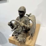 meester van de snelheid racewagen sculptuur van Lieven D'Haese een jongen bestuurt een racewagen hedendaagse sculptuur bronzen sculptuur Art Yi Gallery Brusselse kunstgalerie