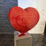 eros rood hart sculptuur jean paul kala hedendaagse sculptuur tuin sculptuur tuinkunst tuinontwerp aluminium sculptuur interieur ontwerp huiskunst Art Yi-galerij Kunstgalerij in Brussel
