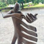 Isabel Miramontes hedendaagse bronzen sculptuur abstracte kunst muzikant sculptuur rock my heart een muzikant die viool speelt