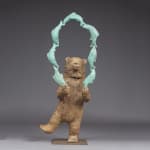 Beer jongleren vis schattige en schattige beer dansen en vissen dier hedendaagse bronzen beer sculptuur sophie verger