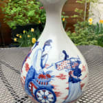 Qing-dynastie Stijl Blauw en Wit en Rood Onderglazuur Figuratieve Jade Pot Lente Vaas (Onderkant gesigneerd in Kangxi Periode) Tsai Hsiao-fang hedendaagse keramische kunst Aziatische keramische kunst Aziatische porseleinen kunst blauwe keramische vaas blauwe porseleinen vaas kunstcollectie Art Yi galerie Brusselse kunstgalerie