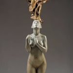 méditation sculpture contemporaine en bronze de Liang binbin belle femme croise les doigts et prie pour les vœux art de l'eau Galerie Art Yi Galerie d'art de Bruxelles
