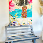 pei wang jojo chinees hedendaagse schilderkunst kleurrijk acrylverf japanse mythe vrouw man aan zee en bloem interieurontwerper hedendaagse beeldhouwkunst tuinstoel beeldhouwkunst Isabel Miramontes