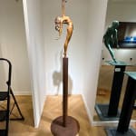 Tu m'épelles Marc de Corte sculpture femme dansante sculpture danse sculpture fille sculpture femme nue sculpture de jardin sculpture bronze sculpture contemporaine Galerie Art Yi Galerie d'art de Bruxelles