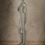 Callipyge-Frauenskulptur von Isabel Miramontes, zeitgenössische Skulptur, Bronzeskulptur, eine schöne Frau im Kleid, Skulptur, Kunst, Skulpturensammlung Art Yi-Galerie Brüsseler Kunstgalerie
