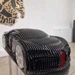 Sculpture de voiture de course de luxe noire Chirona Sculpture de voiture contemporaine Jean Paul Kala Galerie Art Yi Galerie d'art de Bruxelles
