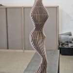 Krysty jean paul kala sculpture contemporaine une femme debout sculpture jardin sculpture art jardin design art métal Sculpture figurative Art Yi galerie d'art à bruxelles