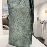 Mehrfache Vorlesungsbuchskulptur Paola Grizi, zeitgenössische Buch- und Gesichtsskulptur, italienische Skulptur Art Yi Gallery, Brüsseler Kunstgalerie