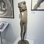Isabel miramontes sculpture contemporaine en bronze art abstrait sculpture décoration design minimalisme intimidad une femme nue sculpture sortant de sa suite de bain au bord de la mer