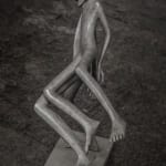 Isabel Miramontes hedendaagse bronzen sculptuur abstracte kunst een gelukkig paar sculptuur modus vivadis dansen en springen voor een feest