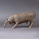 Le plus fort des deux jolie fille poussant un gros taureau sculpture ox collection sculpture animalière contemporaine en bronze sophie verger art yi galerie d'art bruxelles
