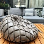 Songe Schwimmskulptur Isabel Miramontes Gartenskulptur Gartengestaltung Gartendekoration Kunst zeitgenössische Skulptur Bronzeskulptur Innenarchitektur im Hotel Barsey von Warwick Art Yi Galerie Brüsseler Kunstgalerie
