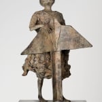 Eureka met socla lieven d'haese hedendaags bronzen beeld een jongen staand beeld tuinbeeld kunst tuinontwerp Art Yi kind sculptuur kinderdroom kunstgalerie in brussel