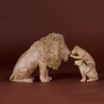 sculpture lion lion et les deux oursons sculpture Sophie Verger ravissante sculpture en bronze sculpture animalière sculpture contemporaine Galerie Art Yi Galerie d'art de Bruxelles