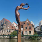 Wenn ich den einfachen Weg wähle Marc de Corte Skulptur einer tanzenden Frau Skulptur eines Mädchens Skulptur eines tanzenden Paares Skulptur eines nackten Menschen Gartenskulptur Bronzeskulptur zeitgenössische Skulptur Art Yi Galerie Brüsseler Kunstgalerie