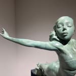 Höhere Erwartungen II Marc de Corte Skulptur einer tanzenden Frau Tanzskulptur Mädchenskulptur Gartenskulptur Bronzeskulptur zeitgenössische Skulptur Art Yi Galerie Brüsseler Kunstgalerie