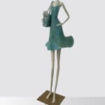 the fifth avenue woman sculpture a young girl carrying her chihuahau in bag figurative sculpture contemporary art Hedwige Leroux Art Yi gallery Brussels art gallery
