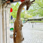 schwangere Giraffenmädchenskulptur Sophie Verger Giraffenskulptur Tierskulptur Gartenskulptur Gartenkunst Gartendekoration und Elefantenskulptur Art Yi Galerie Brüsseler Kunstgalerie
