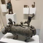 L'hippopotame nourrice jouant avec une petite fille animal mignon et enfant sculpture contemporaine en bronze sophie verger