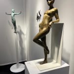 Je défends quelque chose Marc de Corte sculpture femme nageuse sculpture de natation sculpture fille de natation sculpture sculpture de jardin sculpture en bronze sculpture contemporaine Galerie Art Yi Galerie d'art de Bruxelles