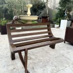 Daydream banksculptuur Isabel Miramontes monumentaal bronzen sculptuur voor tuinsculptuur tuinontwerp tuinkunst exterieurontwerp in Hotel Barsey by Warwick in Brussel Art Yi-galerij Kunstgalerij Brussel