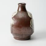 Matsuzaki Ken 松崎 健, Iron glazed sake bottle with white slip